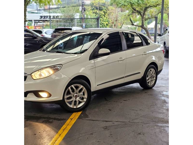 FIAT - SIENA - 2015/2015 - Branca - Sob Consulta