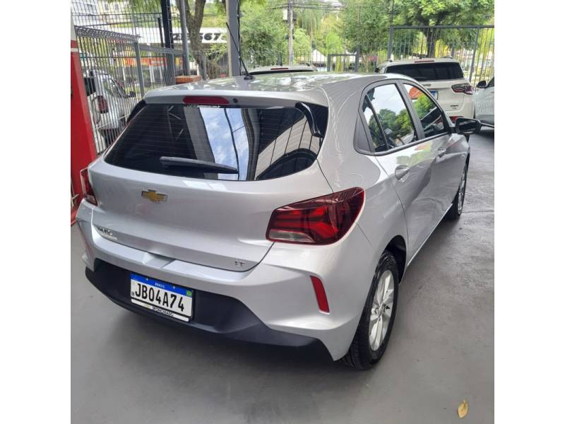 CHEVROLET - ONIX - 2022/2023 - Prata - Sob Consulta
