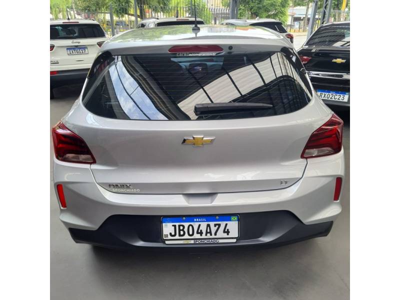 CHEVROLET - ONIX - 2022/2023 - Prata - Sob Consulta