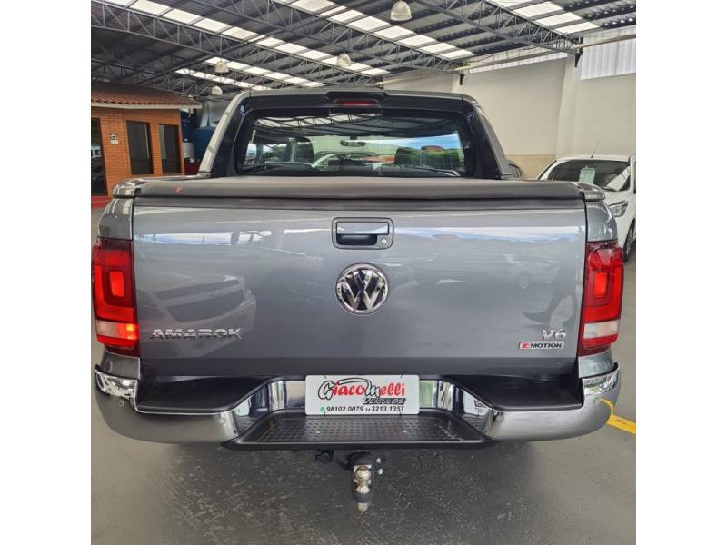 VOLKSWAGEN - AMAROK - 2018/2019 - Cinza - Sob Consulta