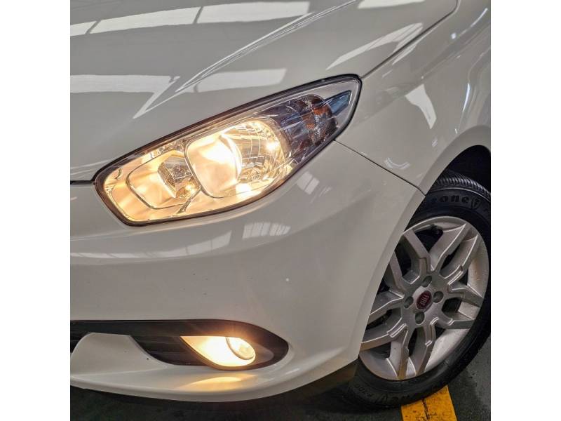 FIAT - SIENA - 2015/2015 - Branca - Sob Consulta