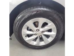 CHEVROLET - ONIX - 2022/2023 - Prata - Sob Consulta