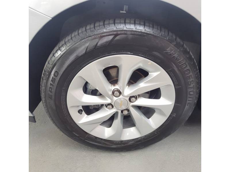 CHEVROLET - ONIX - 2022/2023 - Prata - Sob Consulta