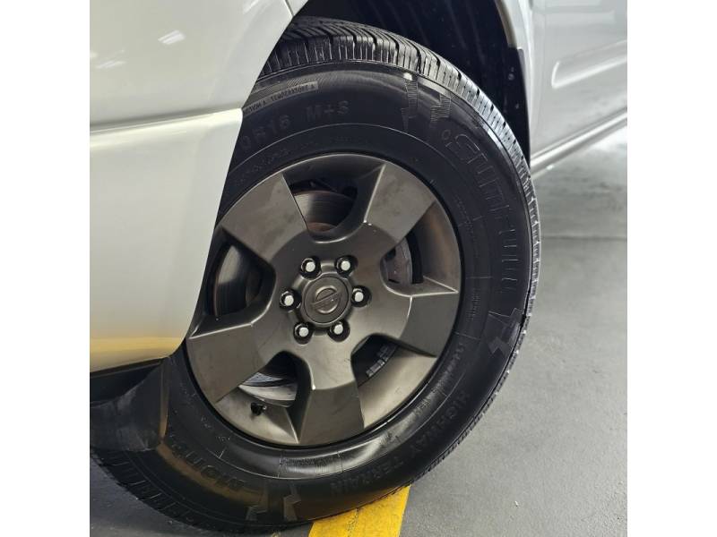 NISSAN - FRONTIER - 2013/2013 - Prata - Sob Consulta