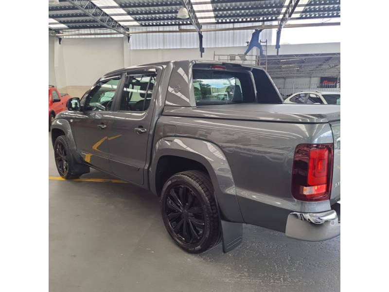 VOLKSWAGEN - AMAROK - 2018/2019 - Cinza - Sob Consulta