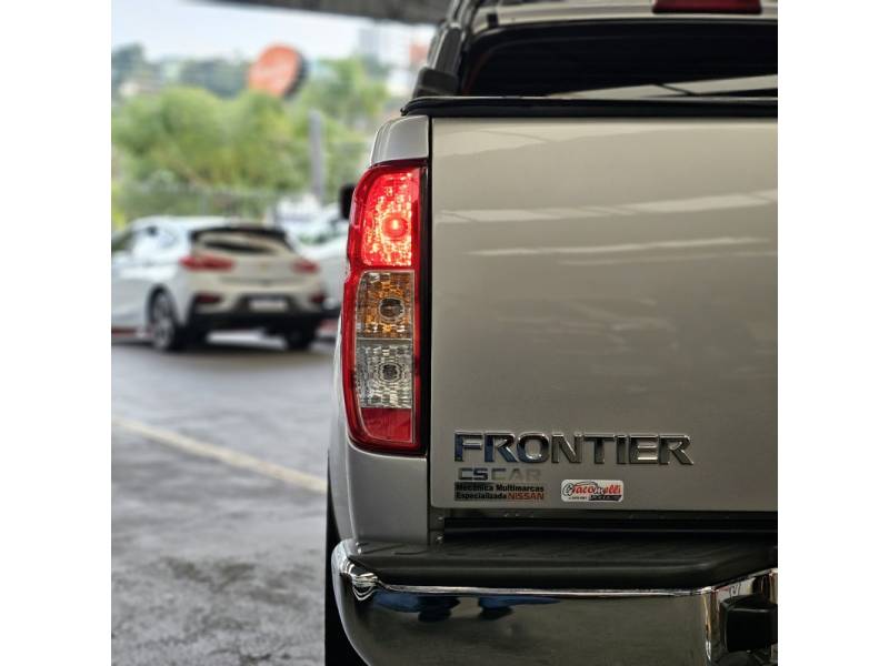 NISSAN - FRONTIER - 2013/2013 - Prata - Sob Consulta