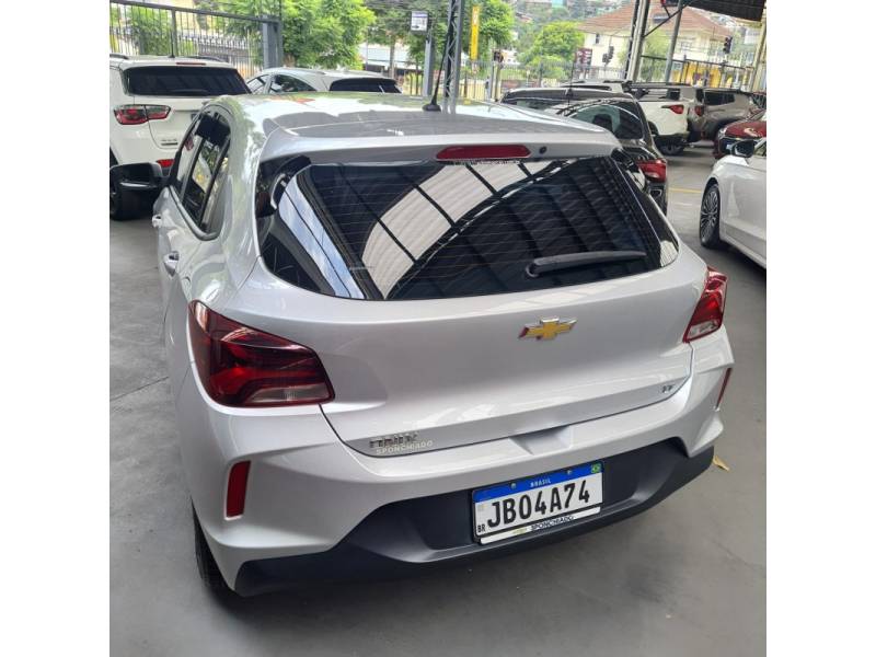 CHEVROLET - ONIX - 2022/2023 - Prata - Sob Consulta