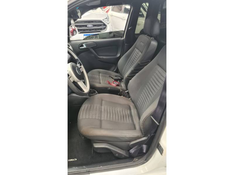 VOLKSWAGEN - SAVEIRO - 2000/2000 - Branca - Sob Consulta