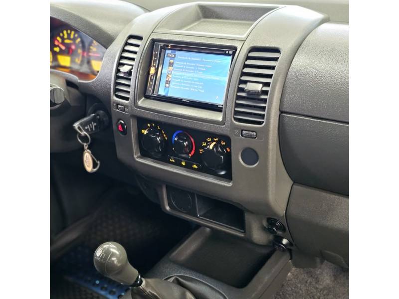 NISSAN - FRONTIER - 2013/2013 - Prata - Sob Consulta